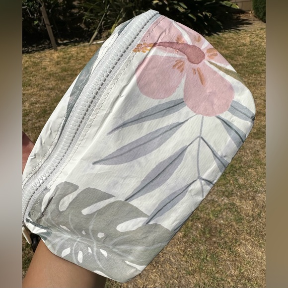 Aloha Collection x Sand People x Ocean Paper collab mini hip pack NEW - Picture 7 of 8